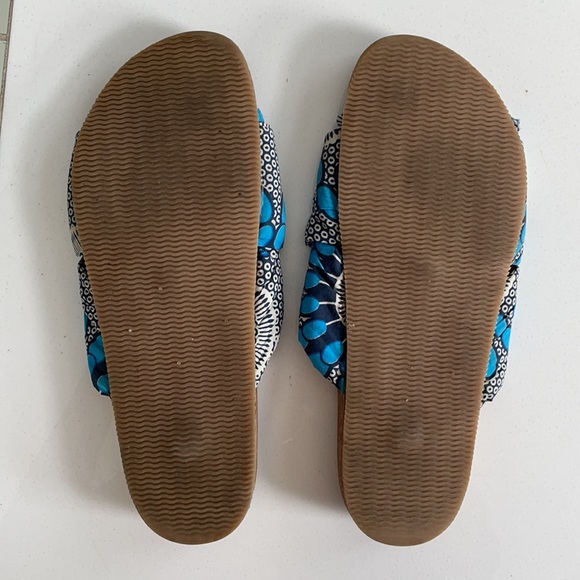 Sandals - Picture 2 of 4